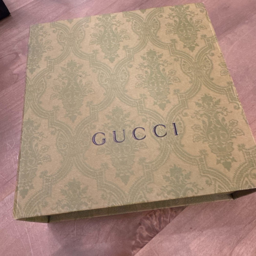 Gucci Black Belt with Gold GG Buckle- fits a size 26/27 waist - Picture 2 of 13